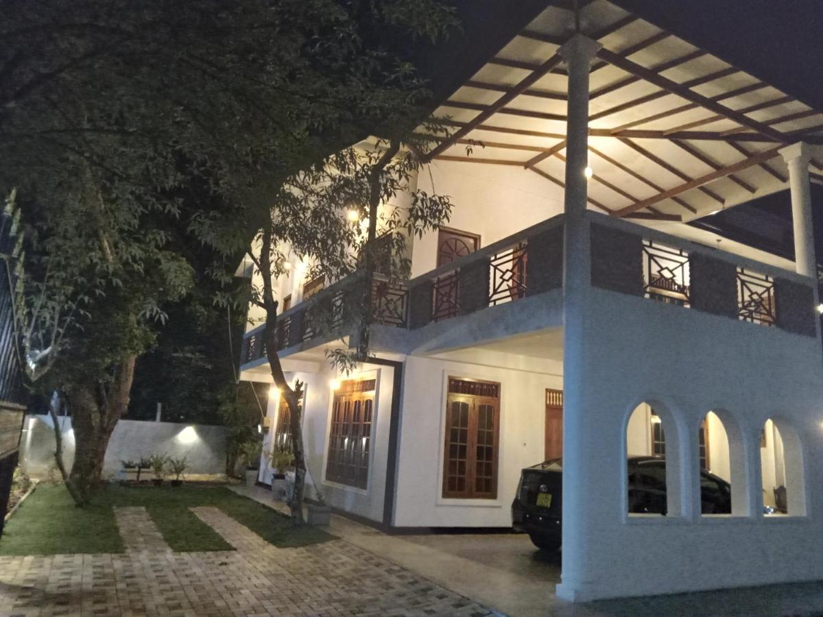 Sky Bloom Bed & Breakfast Homagama Ngoại thất bức ảnh