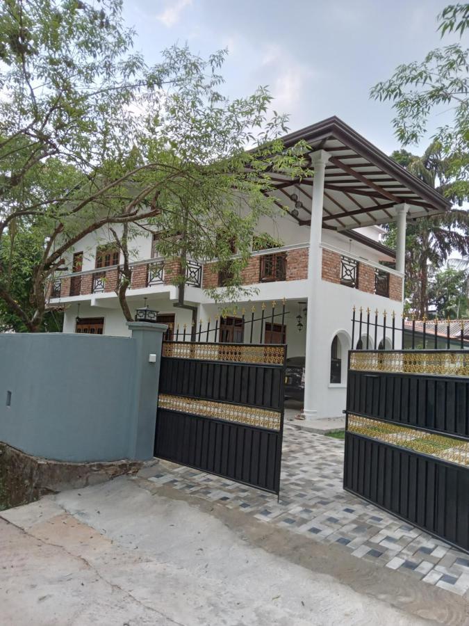 Sky Bloom Bed & Breakfast Homagama Ngoại thất bức ảnh