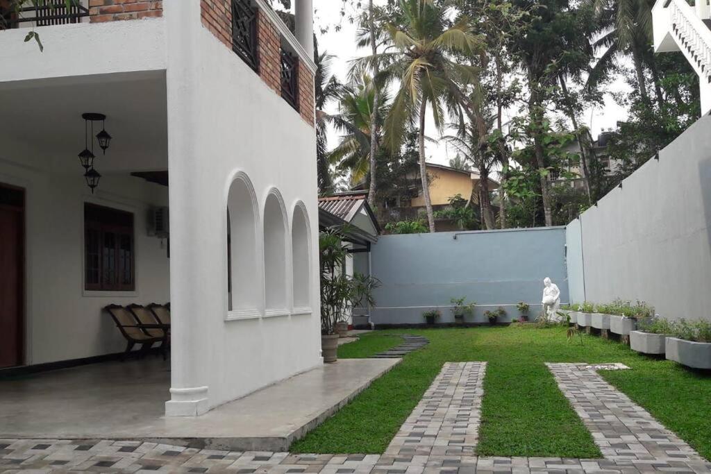 Sky Bloom Bed & Breakfast Homagama Ngoại thất bức ảnh