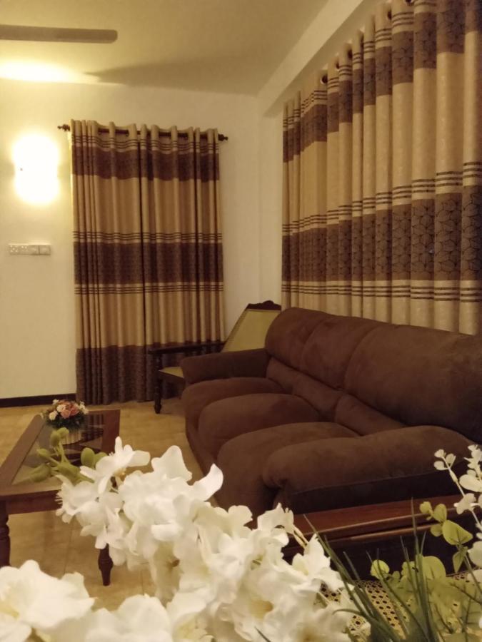 Sky Bloom Bed & Breakfast Homagama Ngoại thất bức ảnh