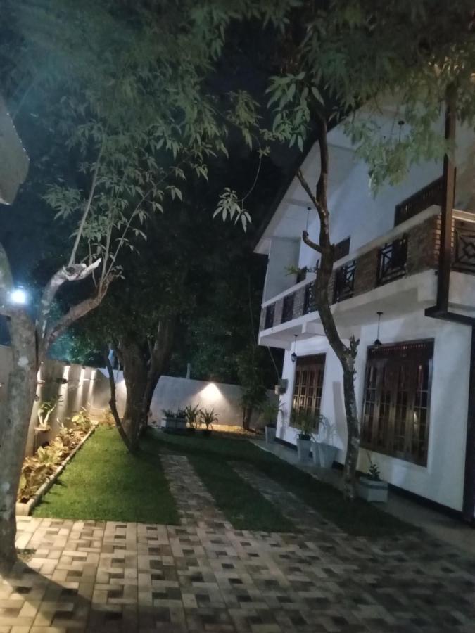 Sky Bloom Bed & Breakfast Homagama Ngoại thất bức ảnh