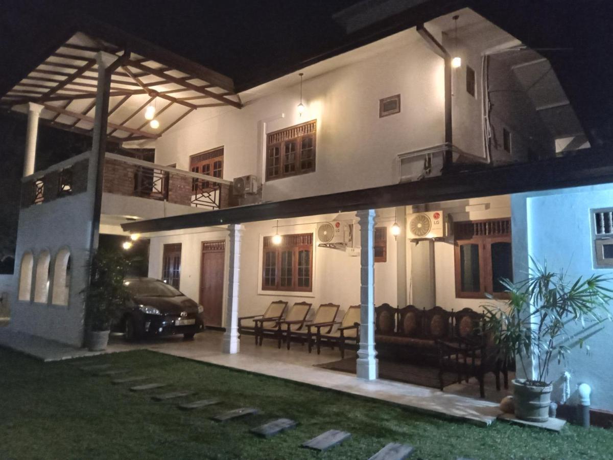 Sky Bloom Bed & Breakfast Homagama Ngoại thất bức ảnh